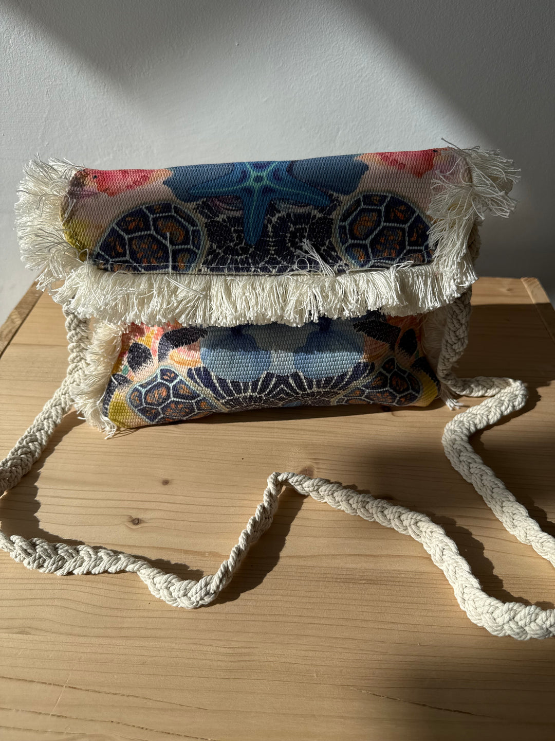 Bolso flecos tortugas
