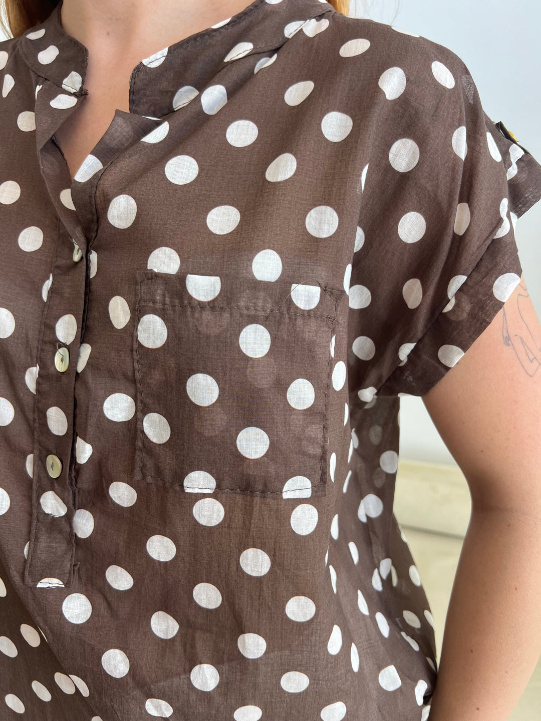 Blusa Lunares bolsillo marrón oscuro