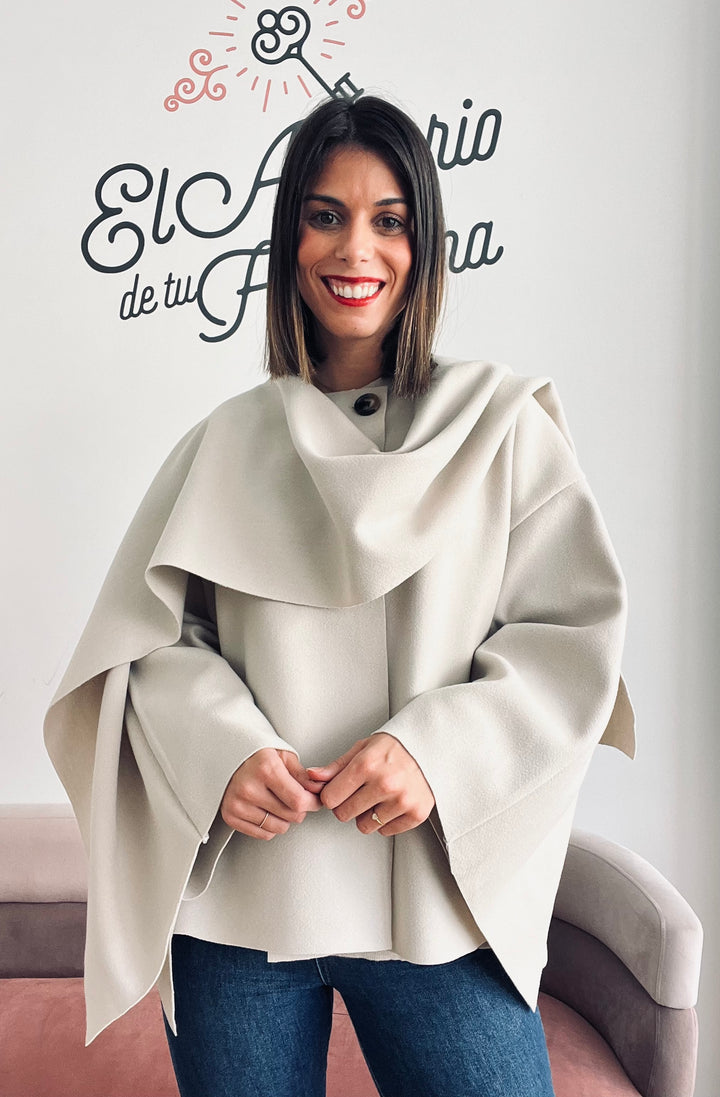 Chaqueta Capa beige