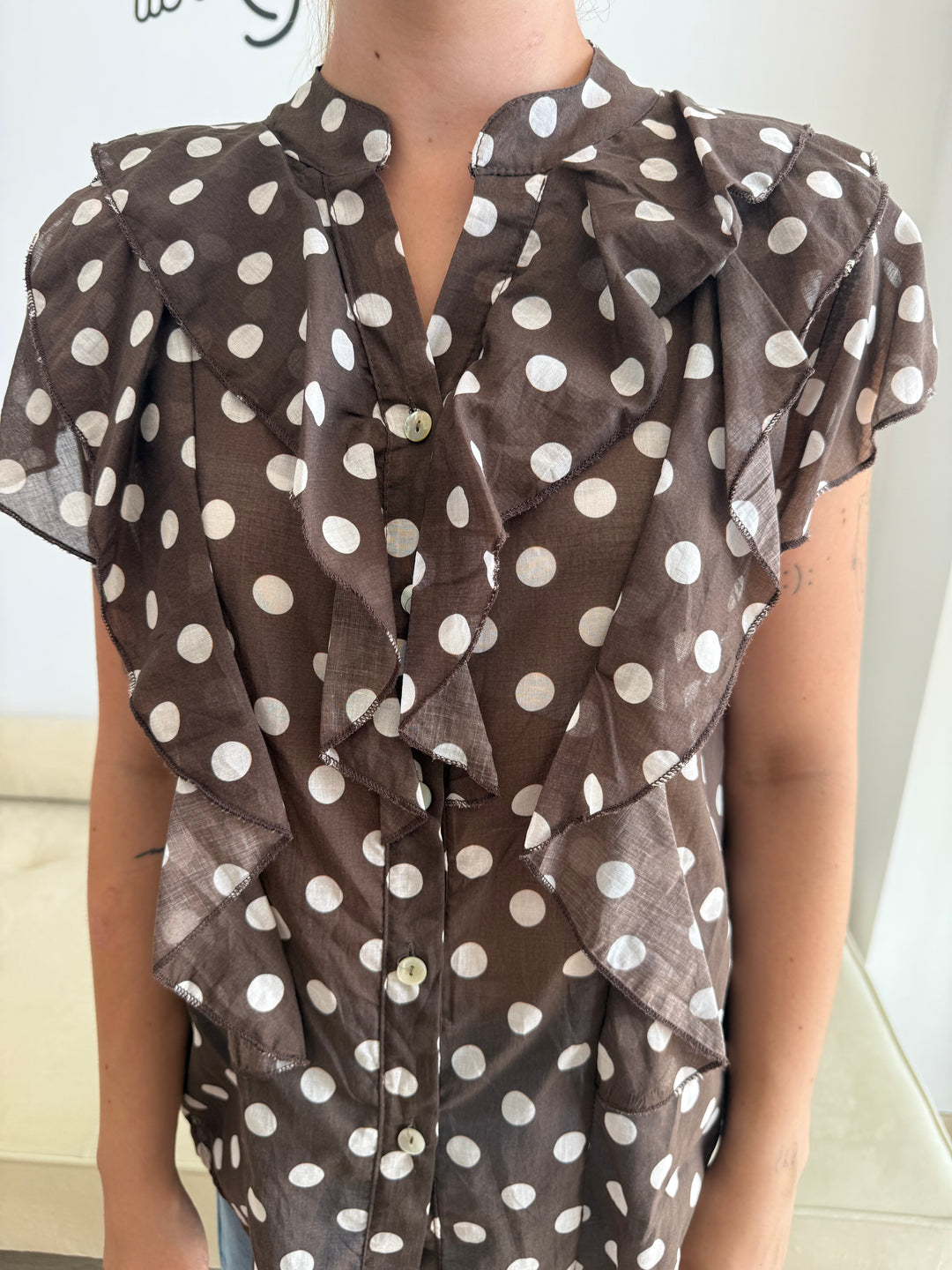 Blusa Lunares volante marrón