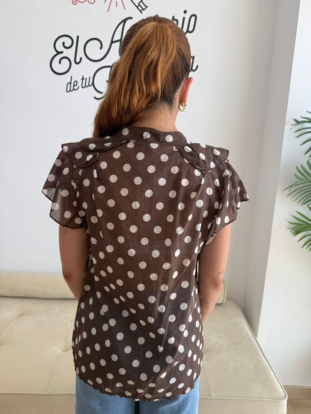 Blusa Lunares volante marrón