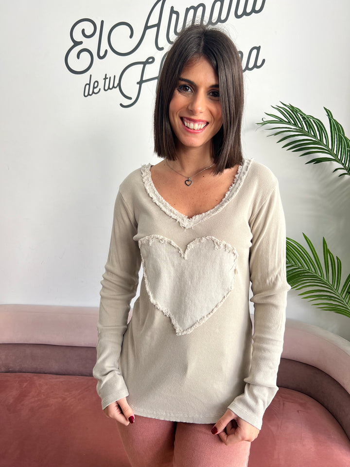 Camiseta Corazón beige