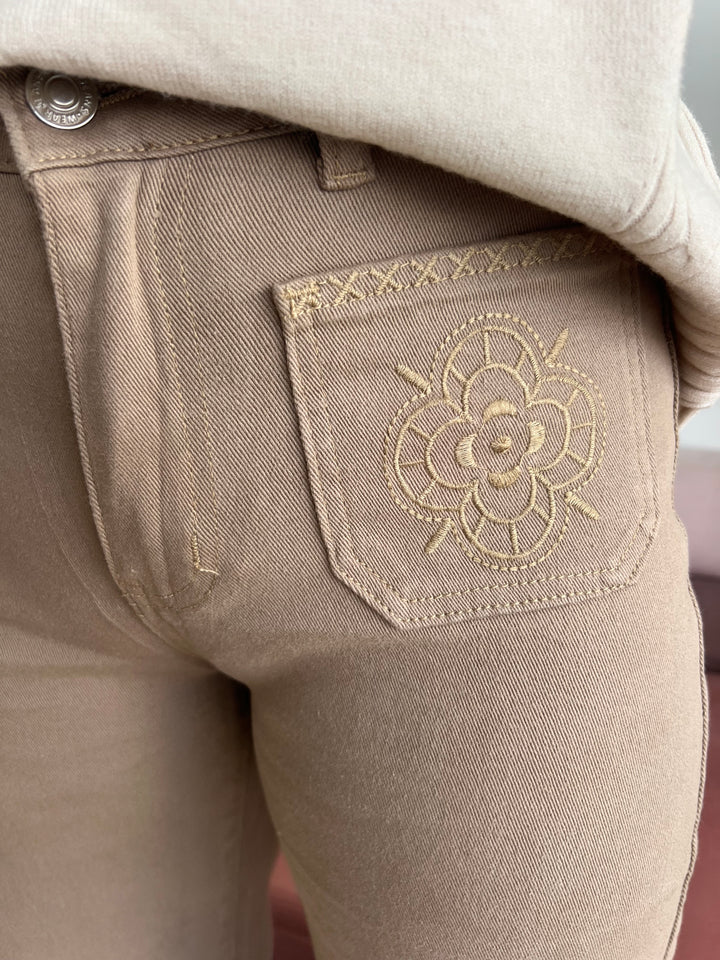 Pantalón Yurena camel