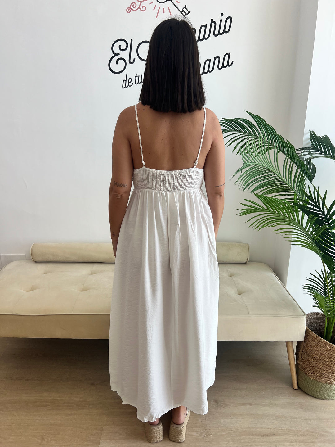 Vestido Flor blanco (PREVENTA) Todos los pedidos que tengan este producto saldrán el viernes día 5 de junio