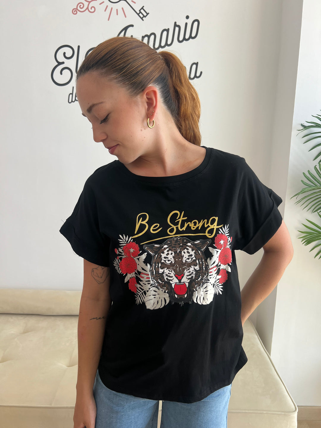Camiseta Be Strong negro