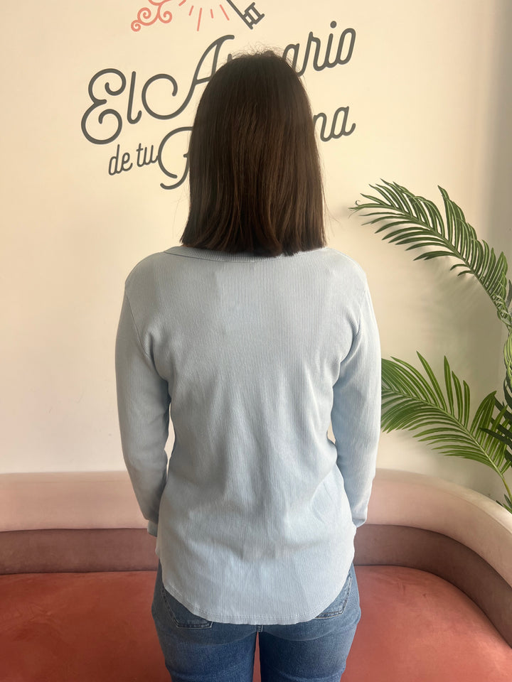 Camiseta Flor celeste