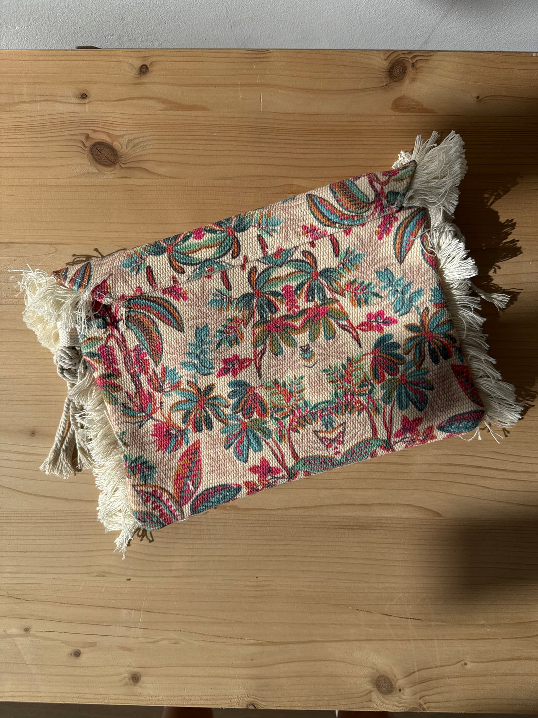 Bolso flecos palmeras