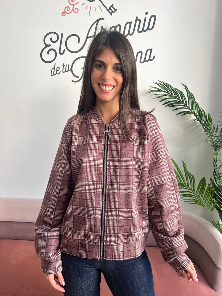 Chaqueta Daila berenjena