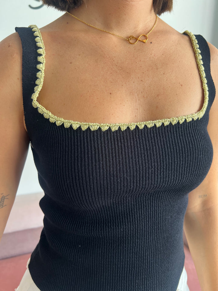 Top Mireia negro