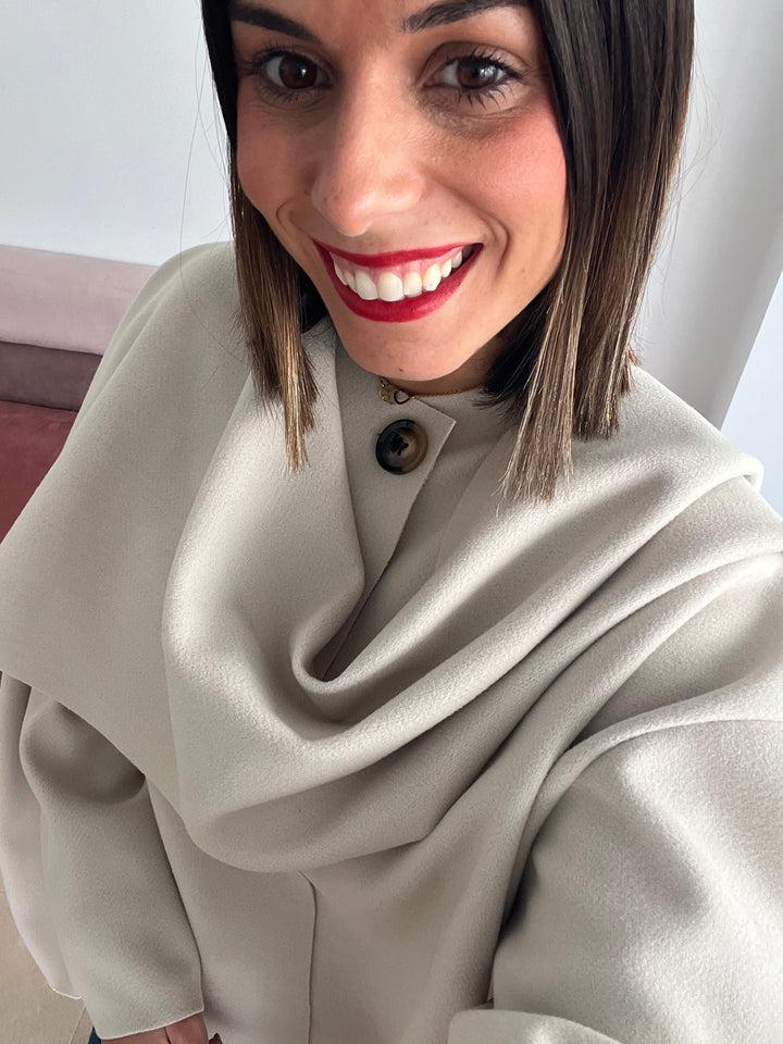 Chaqueta Capa beige