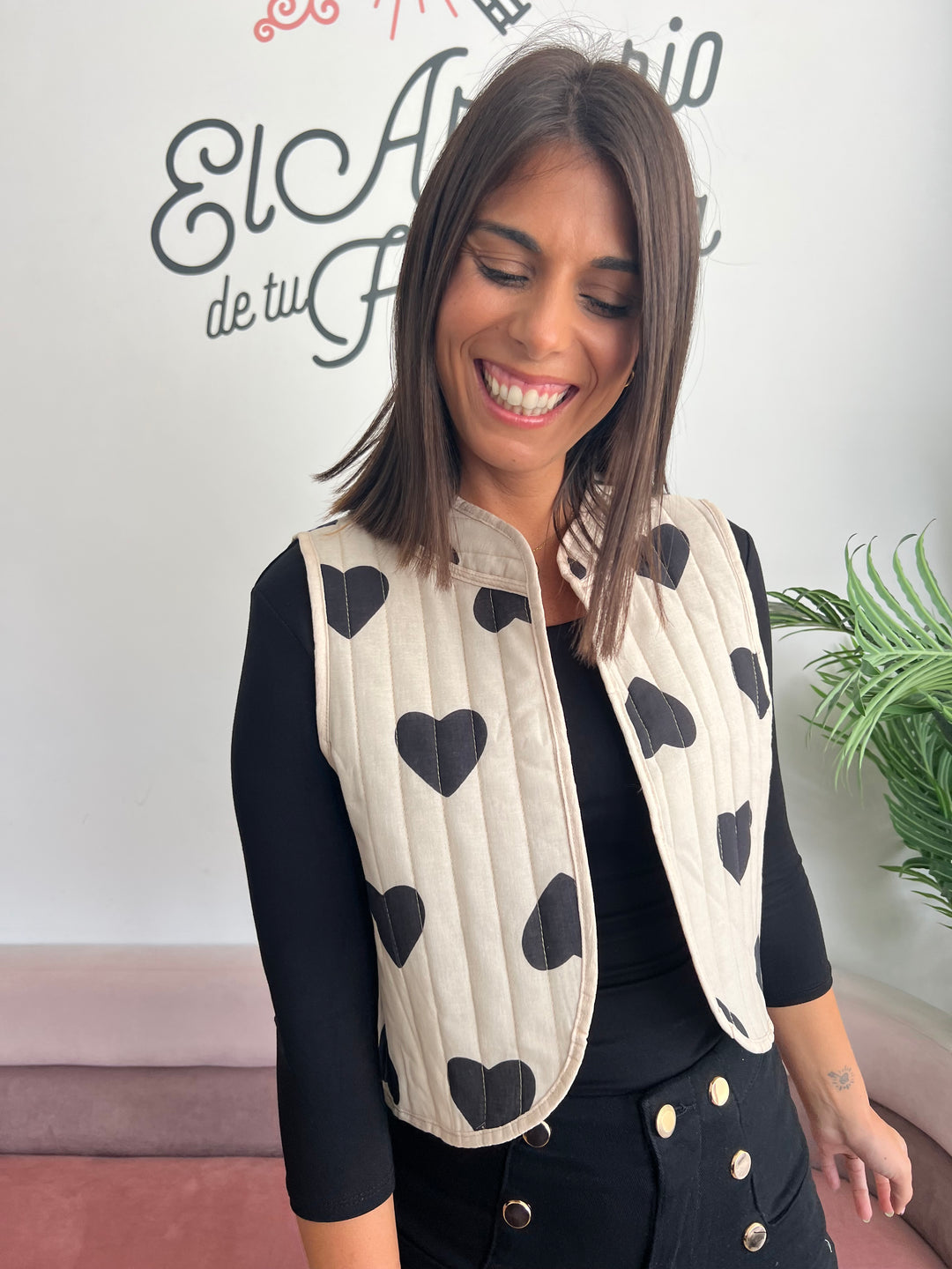 Chaleco Corazones beige