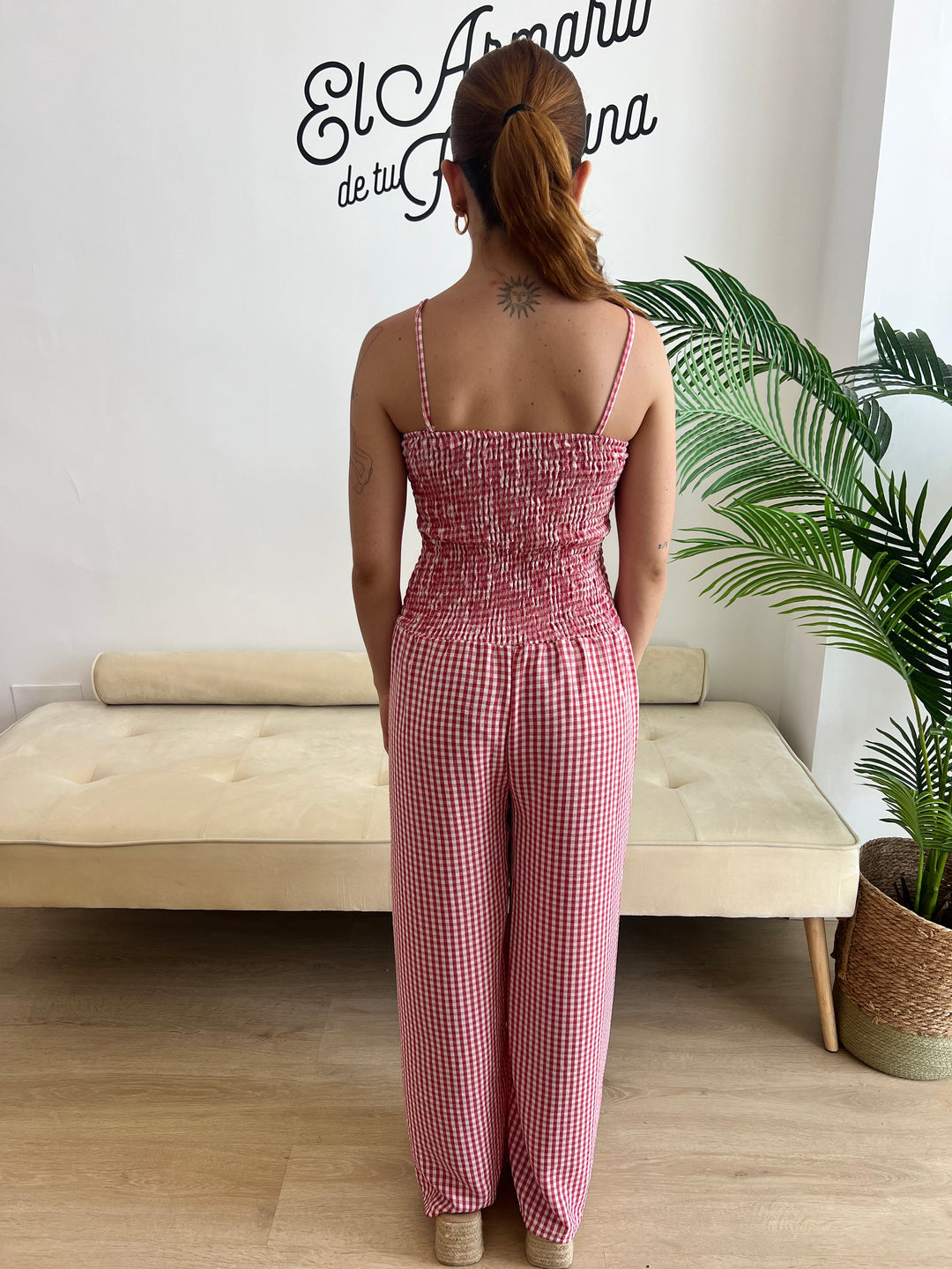 Mono Naomi rojo