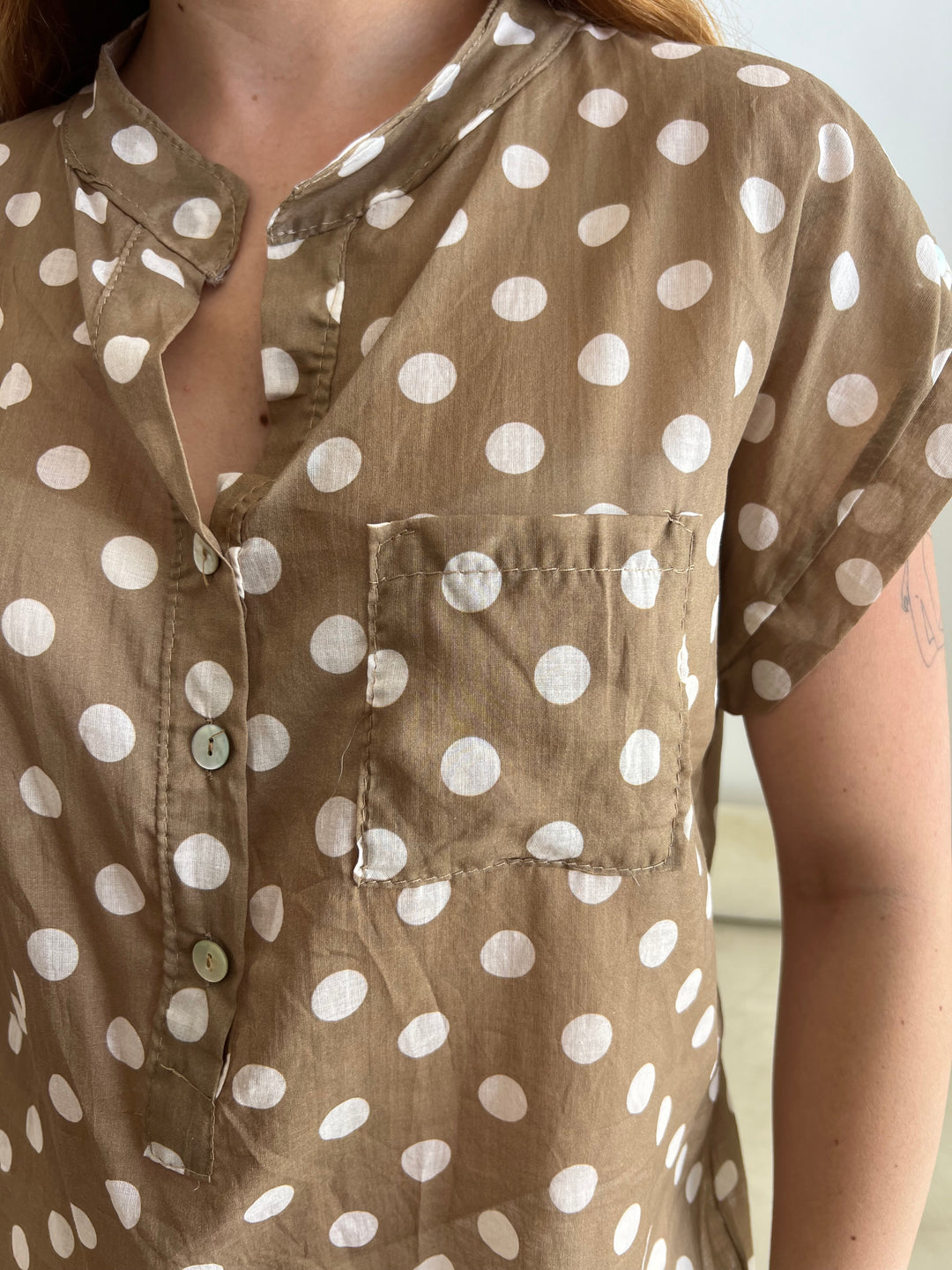 Blusa Lunares bolsillo camel