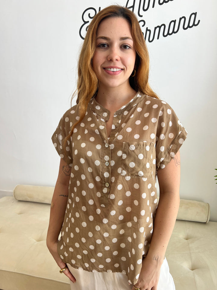 Blusa Lunares bolsillo camel